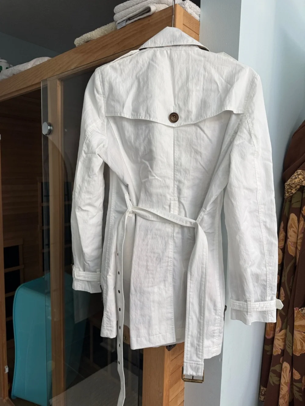 Burberry White Coat with Bronze Logo Button - Picture 5 of 5